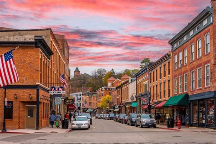 17 American Towns So Beautiful You'll Think You're in Europe