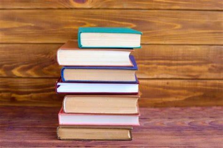22 Amazing Audiobooks That Make Traveling (or Commuting!) Way Less Boring