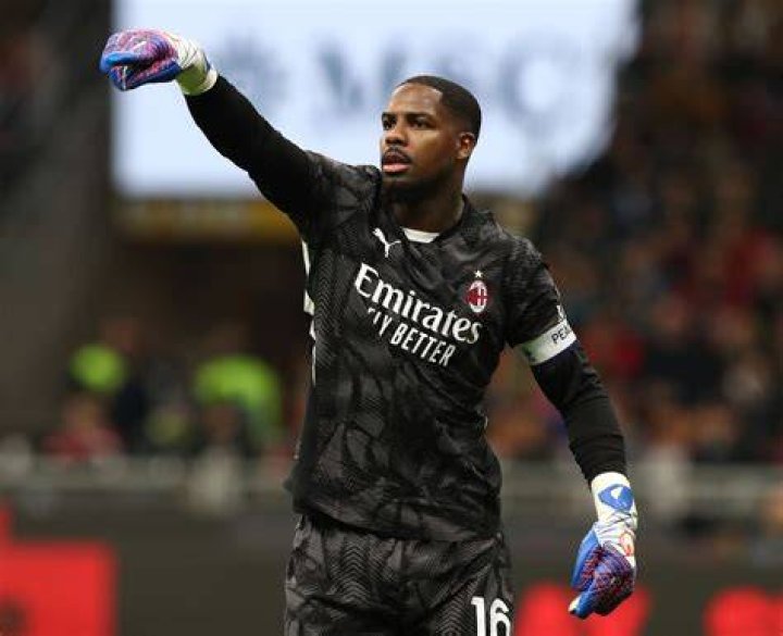 AC Milan's Goalkeeper Mike Maignan's Biography, Family, Career Stats, Earnings, Net Worth, Salary, Contract, Girlfriend, Relationships