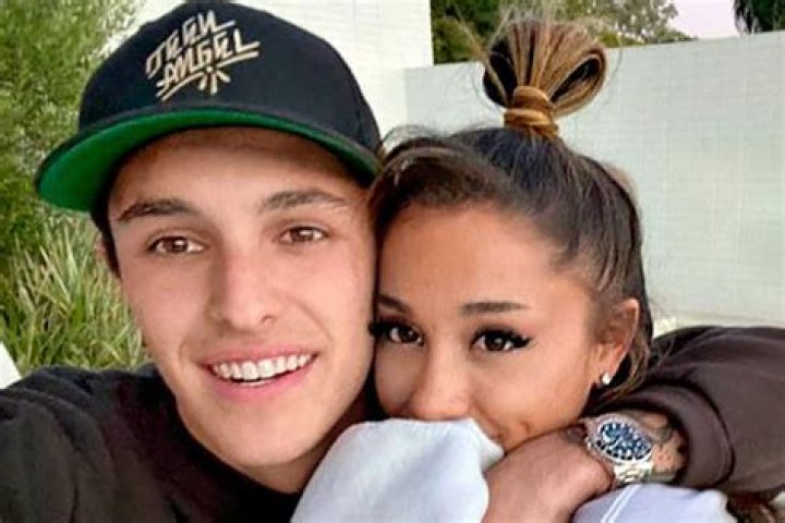 Ariana Grande’s New Album ‘sweetener’ Gives Us the Sugar Rush We’ve Waited Years For – Celeb Secrets