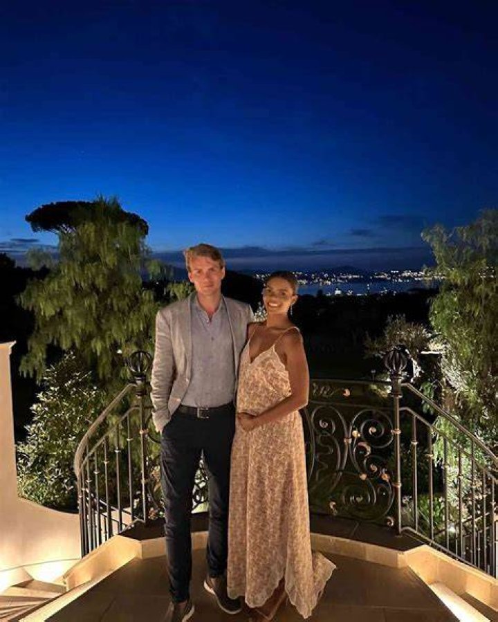 Ashlee Evans-Smith Bio - married, husband, net worth, fight, stats, earnings, boyfriend, relationship, career, affair