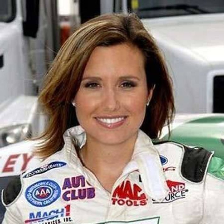 Ashley Force Hood Bio fact-age, height, net worth, salary, nationality, boyfriend, spouse, Drag Racing. family, Relationship