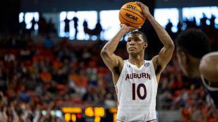 Auburn basketball's newest 5-star Jabari Smith (Age, Family, Relationship, Girlfriend, Earnings, Net worth)