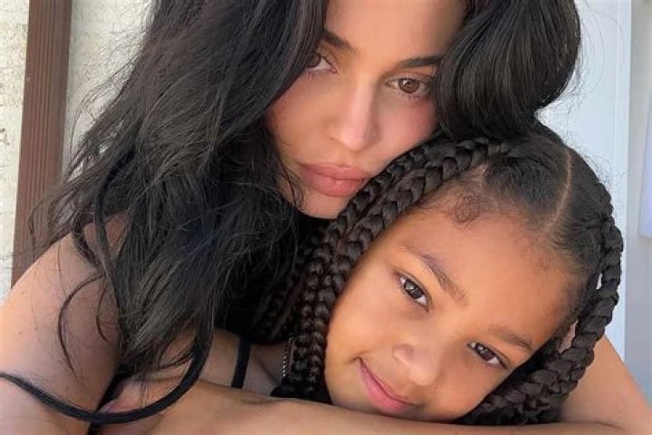 Caitlyn Jenner Finally Gets Her Glam On with Her Daughter Kylie Jenner (Watch) – Celeb Secrets