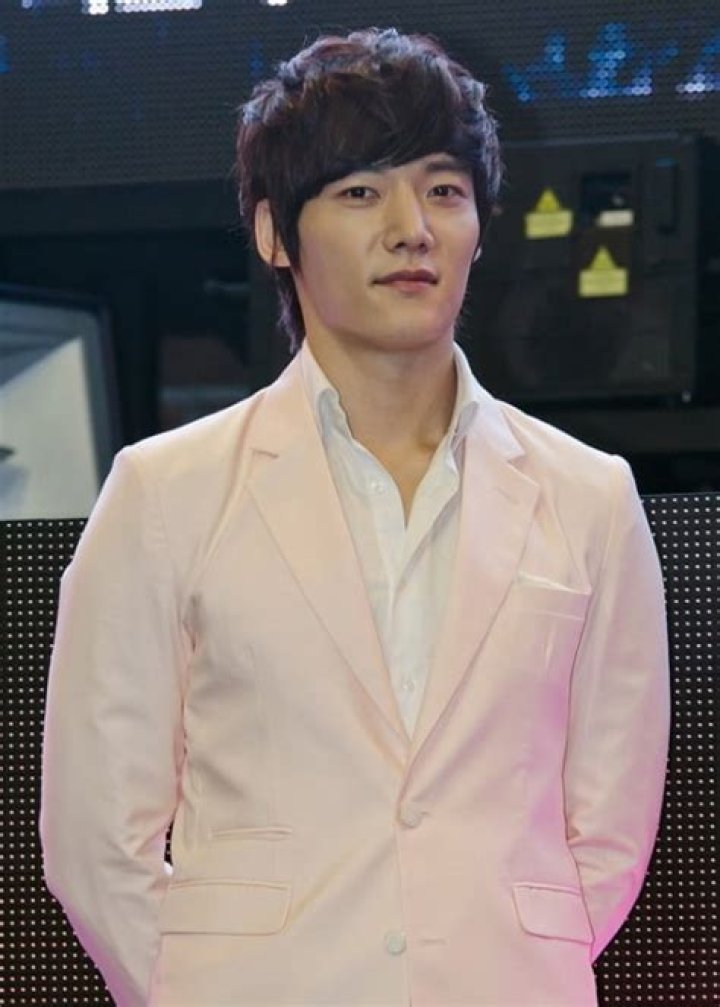 Choi Jin-hyuk Height, Weight, Age, Girlfriend, Biography, Family, Facts