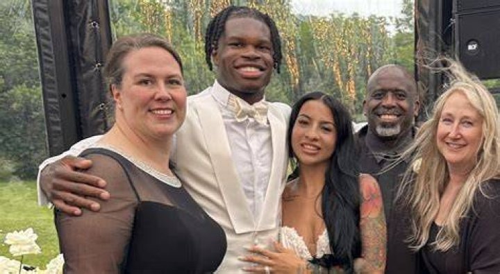 Dion Dawkins Bio-salary, net worth, contract. relationship, girlfriend, stats, nfl, married, children, wife, nationality, age
