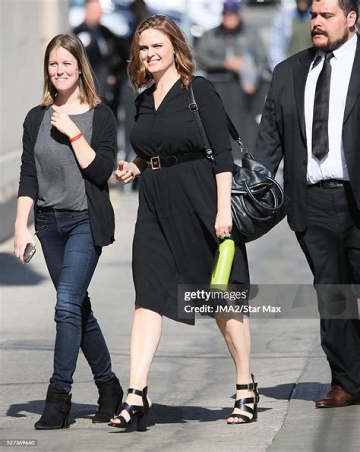 Emily Deschanel Height, Weight, Age, Spouse, Family, Facts, Biography