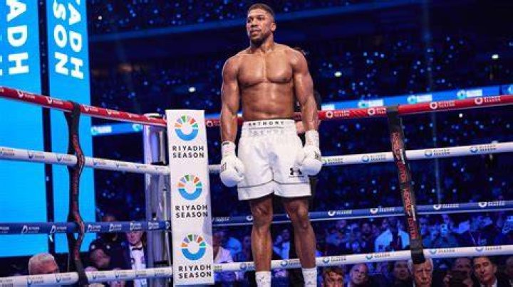 English Boxer Joshua Buatsi's Match, Stats, Net Worth, Bio, Earnings, Contract, Girlfriend