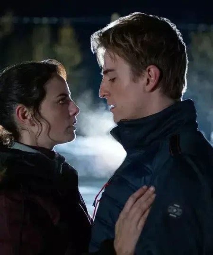 Evan Roderick | Justin Davis, Spinning Out, Girlfriend, Net Worth, Wiki, Bio, Dating, Relationship, Arrow, Married, Wife, Wedding