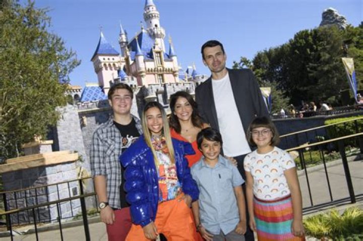Get to Know the Cast of Disney’s Out-Of-This-World Comedy “Gabby Duran & The Unsittables” (Watch) – Celeb Secrets