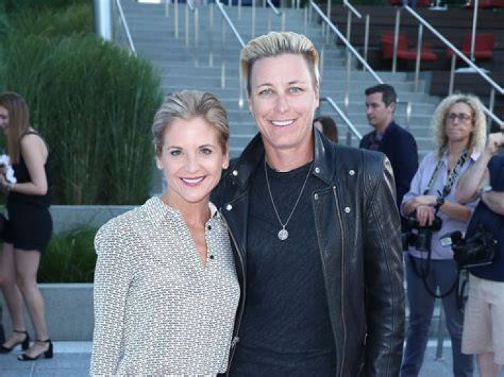 Glennon Doyle Melton Bio-salary, net worth, earnings, lesbian, married, divorce,affair, children