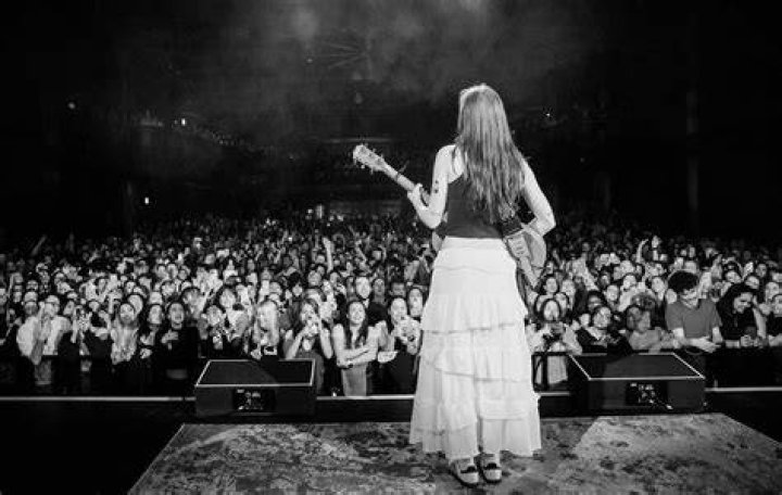Hire Lizzy McAlpine for a Corporate Event or Performance Booking.