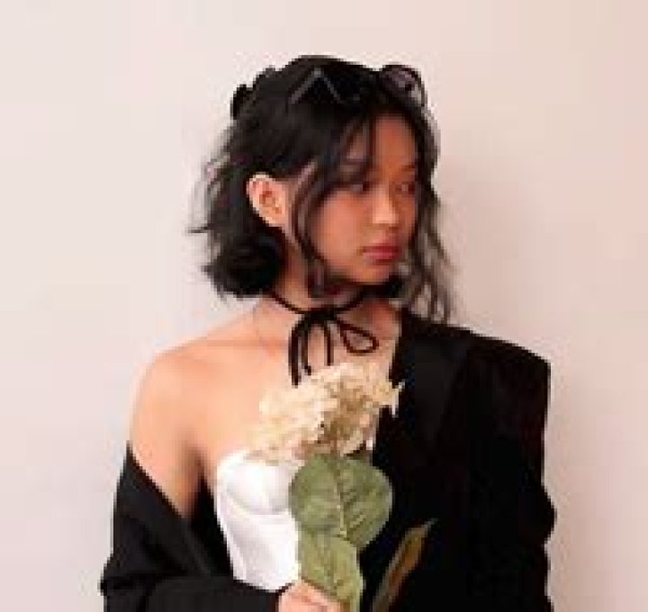 Hire Lyn Lapid for a Corporate Event or Performance Booking.