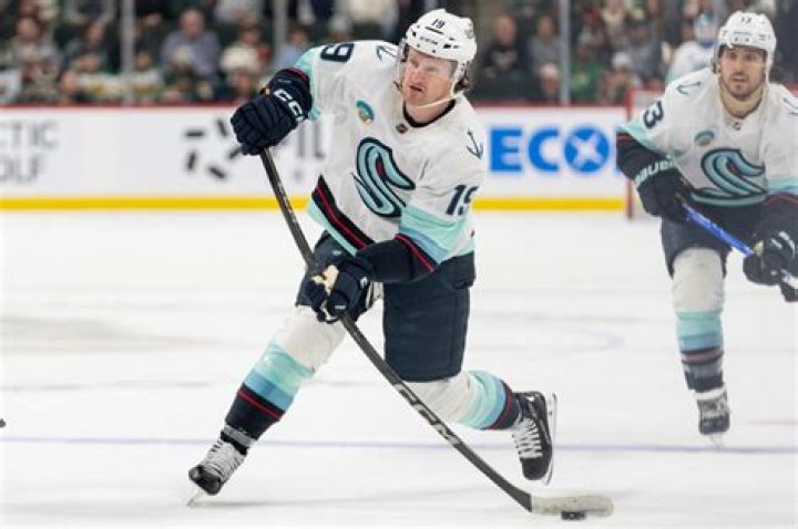 Ice Hockey Player Jared McCann Salary, Stats, Net Worth, Contract, Jersey Number, Girlfriend, Instagram, Injury, Height, Parents