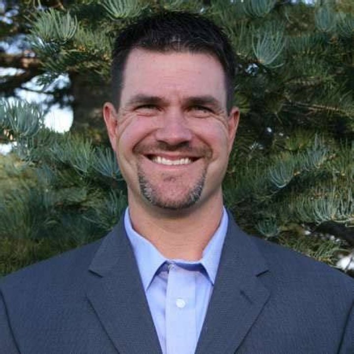 Jason Elam has 6 children with wife Tammy; How much is his annual salary and net worth in 2019?