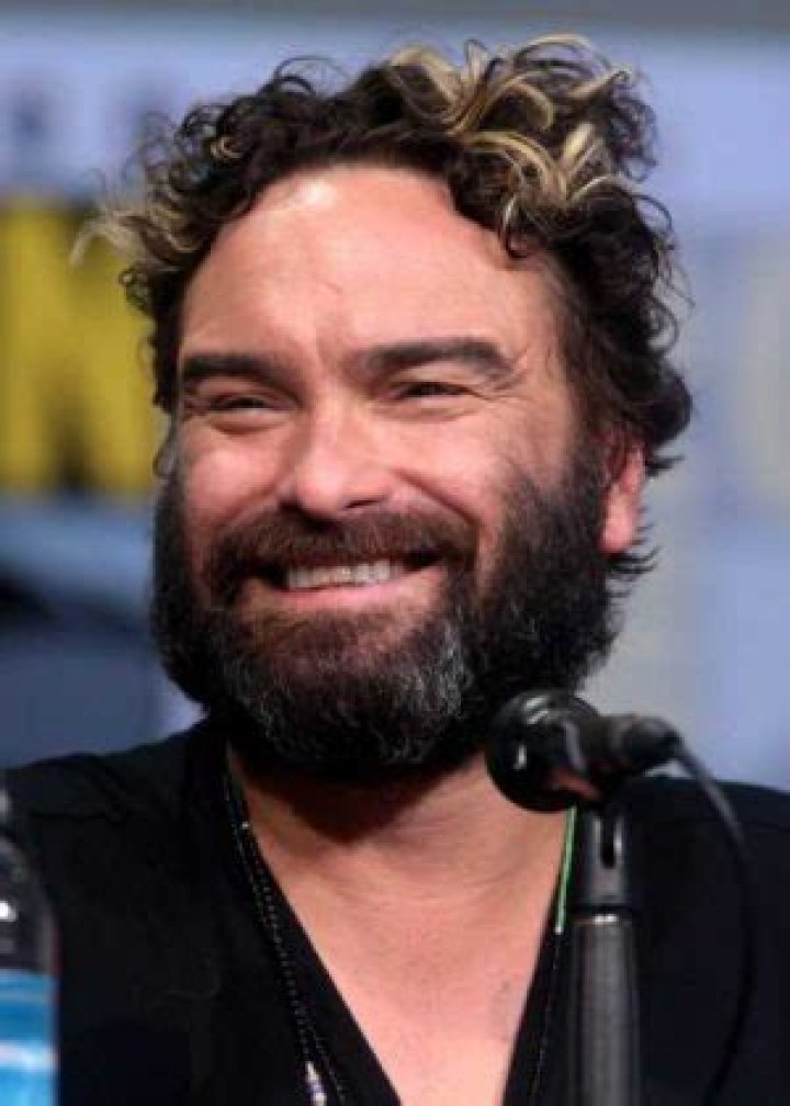 Johnny Galecki Height, Weight, Age, Girlfriend, Children, Facts, Biography