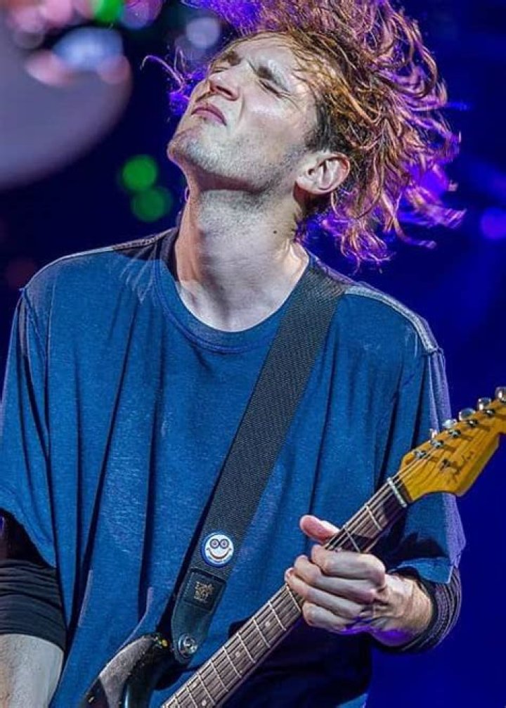 Josh Klinghoffer Height, Weight, Age, Girlfriend, Family, Facts, Biography