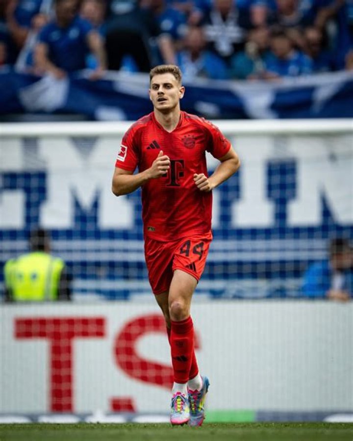 Josip Stanisic Net worth, relationship, professional career, age, social media, fifa22, transfermatkt