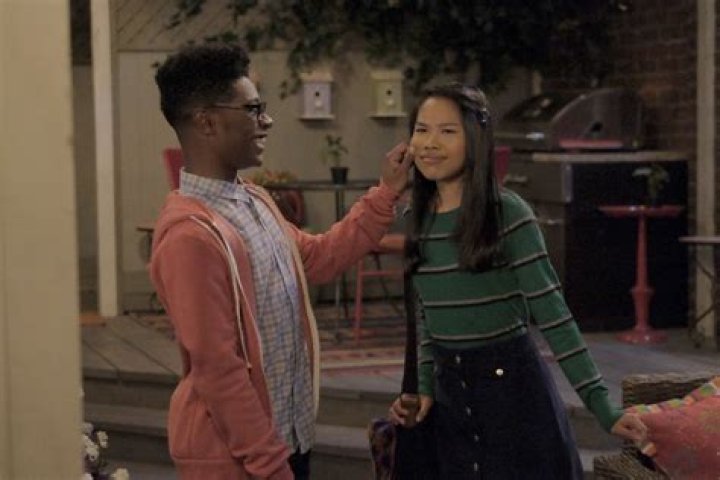 KAMIL MCFADDEN, NIKKI CASTILLO – Celeb Secrets