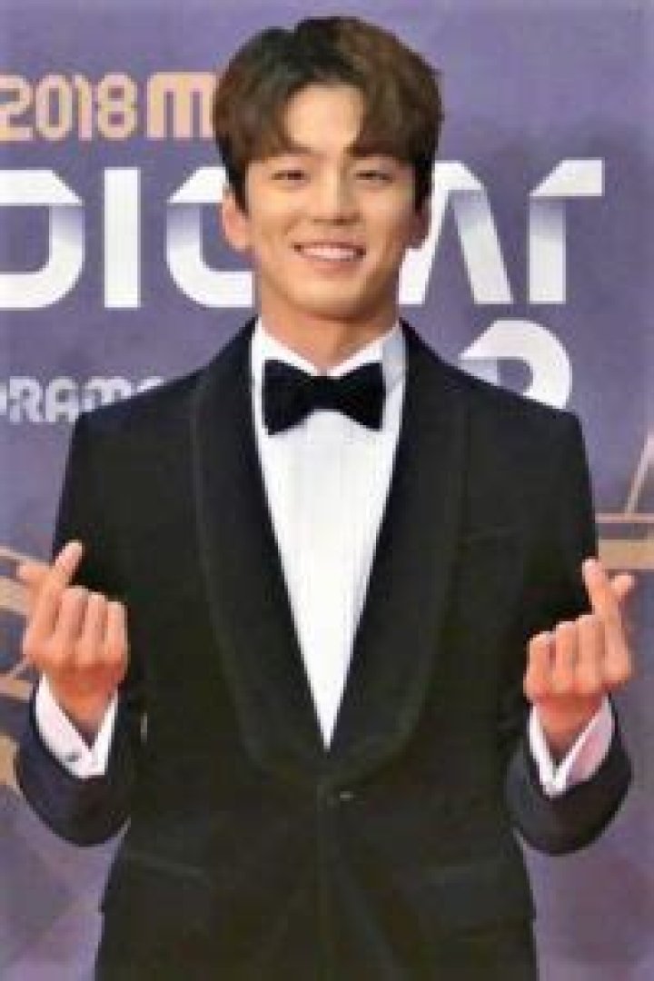 Kim Min-kyu Height, Weight, Age, Family, Biography, Facts