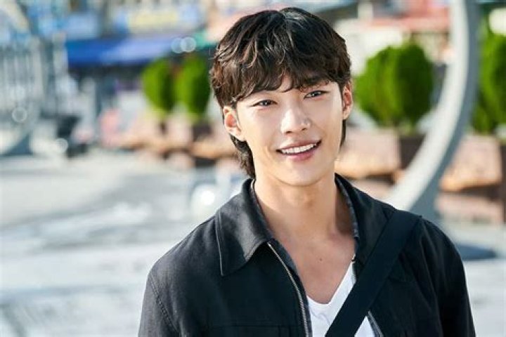 Kim Tae-hwan Is The Father Of Two, His Net worth, Salary, Professional Career, Age, Height, Wife, Bio, FIFA22