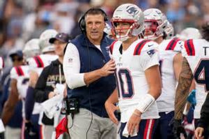 Kiyomi Cook Bio, Biography, wiki, NFL, quarterback, coach, affair, married, spouse, salary, net worth, Boyfriend, Husband