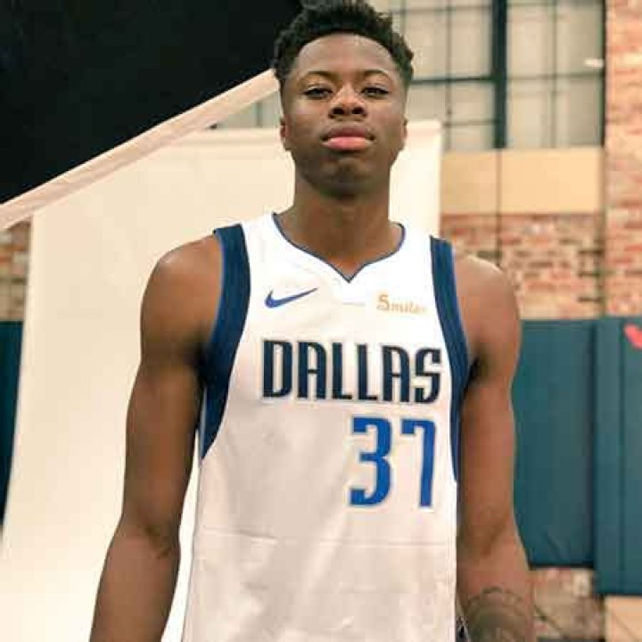 Kostas Antetokounmpo Bio-salary, net worth, married, relationship, career, biography, contract, stats, family, age
