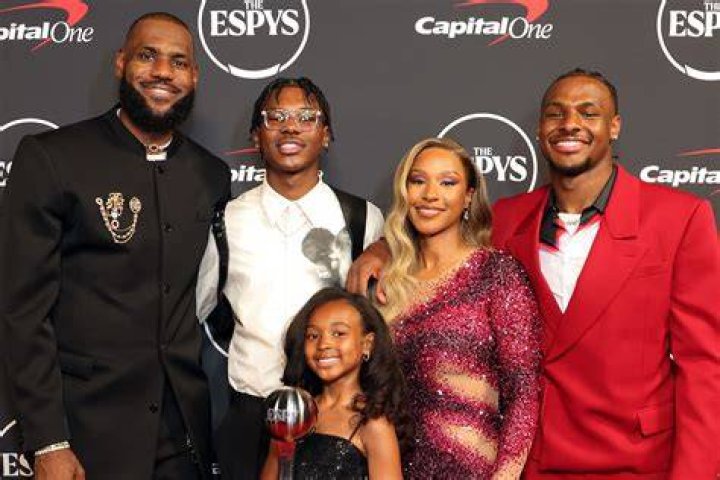 LeBron James wife Savannah James Biography- Salary, Net worth, Married, Earnings, Relationship, Affair, Age, Height, Career, Children, Husband, Family