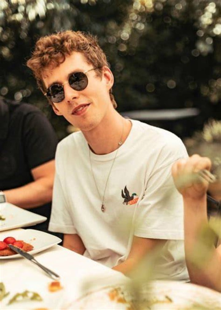 Lost Frequencies Height, Weight, Age, Girlfriend, Family, Facts, Biography