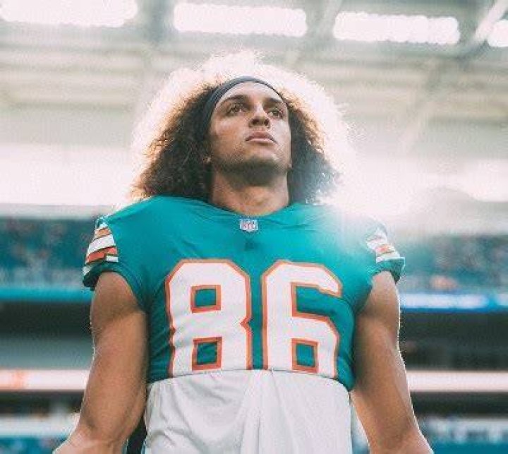 Mack Hollins Bio, Age, Height, Net Worth, Salary, Contract, NFL Draft, & Stats: Is He Dating?