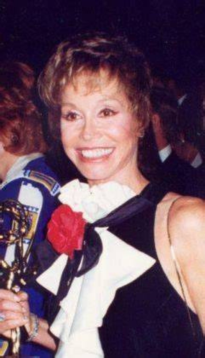 Mary Tyler Moore Height, Weight, Age, Spouse, Biography, Facts
