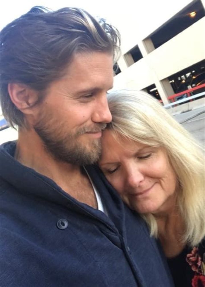 Matt Barr Height, Weight, Age, Girlfriend, Family, Facts, Biography