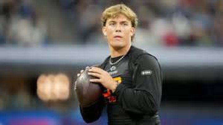 Matt Moore signed to a 1 year, $1,030,000 contract with Chiefs; How much does he earn annually?