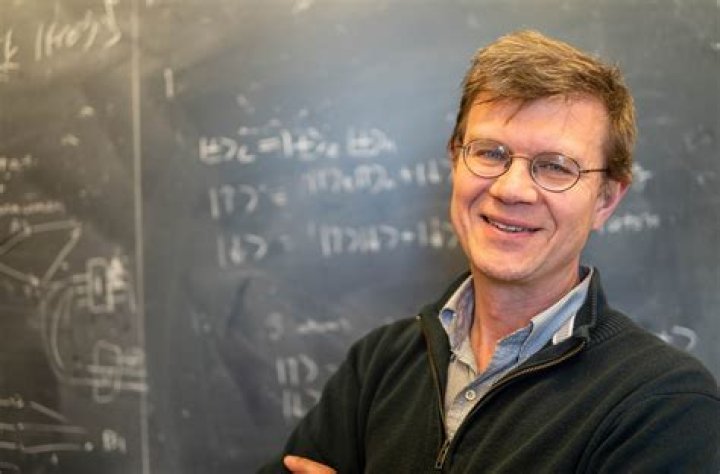 Meet Mr. Wright, a 70-Something Physics Professor Who Makes Science Fun
