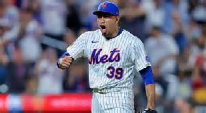
Mets Edwin Diaz's Married Life, Wife, Children. Know About His Contract, Career Earnings, Salary and Sponsors