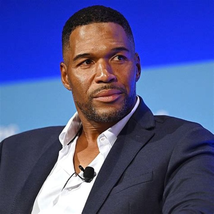 Michael Strahan’s #GoodbyeGap Was the BIGGEST April Fool’s Prank of All Time (Watch) – Celeb Secrets