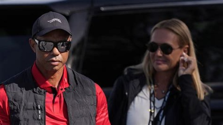 
Mike Wallace Girlfriend Vanessa Cole, know about their Relationship Status
