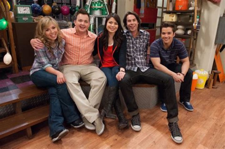 Miranda Cosgrove, Jerry Trainor, Jennette McCurdy, Nathan Kress, – Celeb Secrets