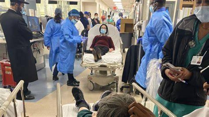 Mom's Post About Waiting to Visit a New Mother in the Hospital Goes Viral