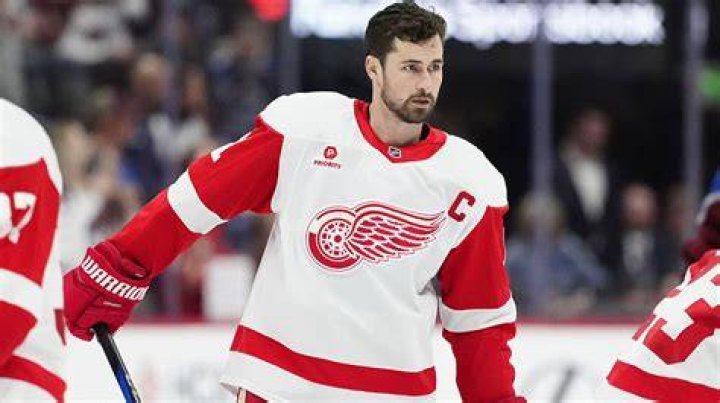 Moritz Seider Bio, Age, Net Worth, Salary, Contract, NHL Stats, & Dating