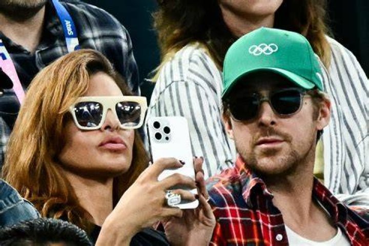 Nestor Araujo's relationship with Odette Mendez. His net worth, salary and Contracts