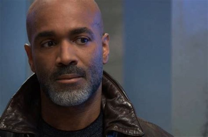 Overprotective Curtis’s Bad Reaction To Father’s New Romance-Marshall Disrespecting Irene By Dating Stella?
