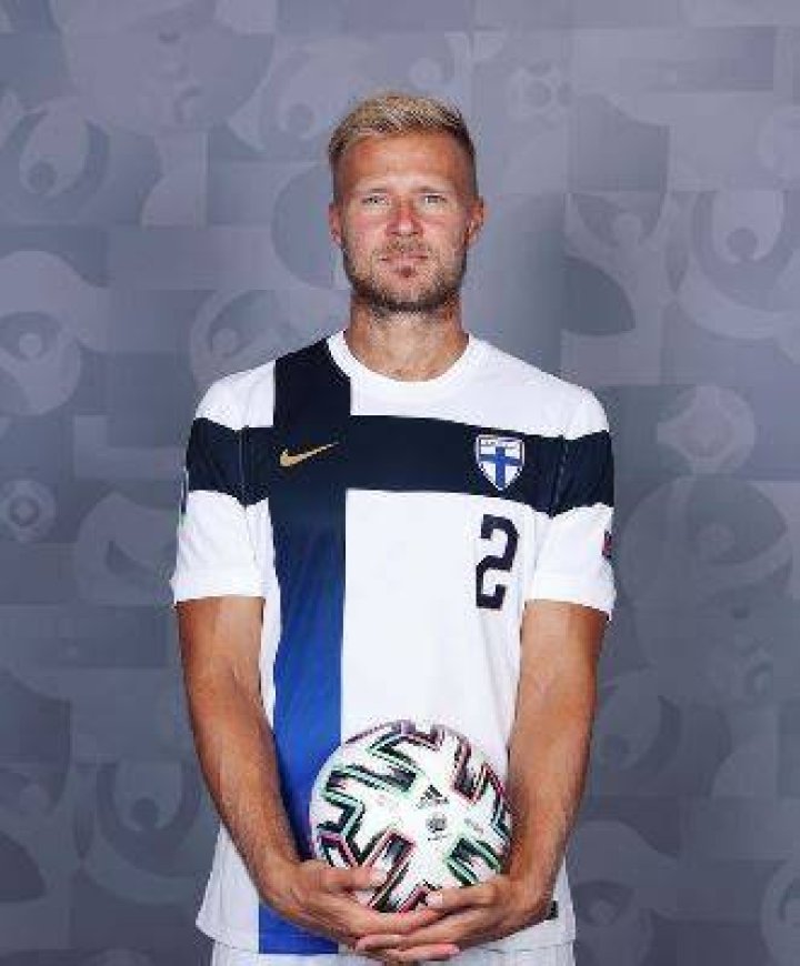 Paulus Arajuuri Bio, Age, Height, Net Worth, Salary, Contract, Market Value, & Dating