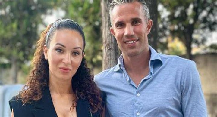Robin van Persie | Bio-salary,net worth,married,affair,dating,children,bio,career