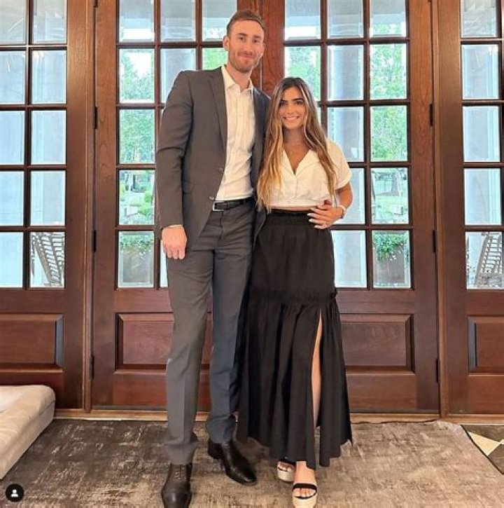 
Robyn Hayward' Husband Gordon Hayward's Net Worth:Know in Details about his Salary, Career and Award