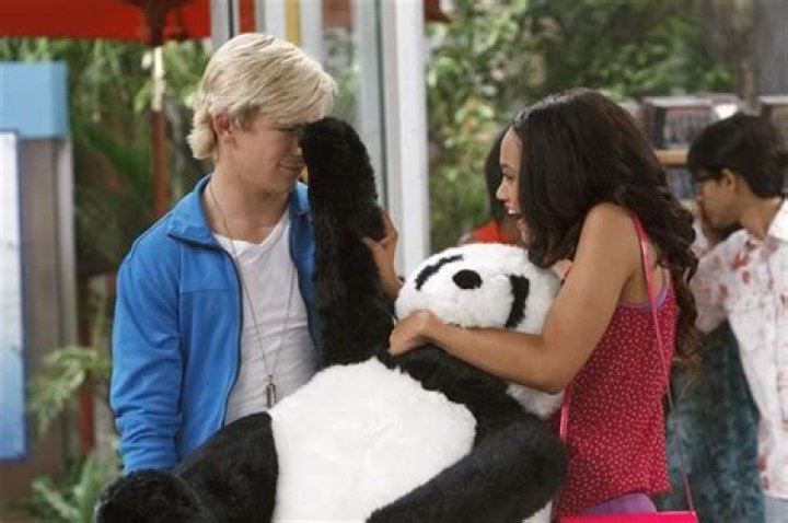 ROSS LYNCH, KIERSEY CLEMONS – Celeb Secrets