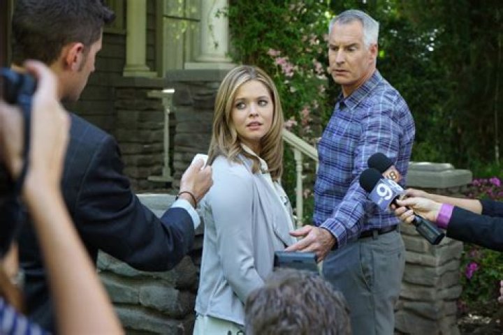 Sasha Pieterse Spills “Pretty Little Liars” Season 6 Secrets – Who Is Charles? (@SashaaPieterse) – Celeb Secrets