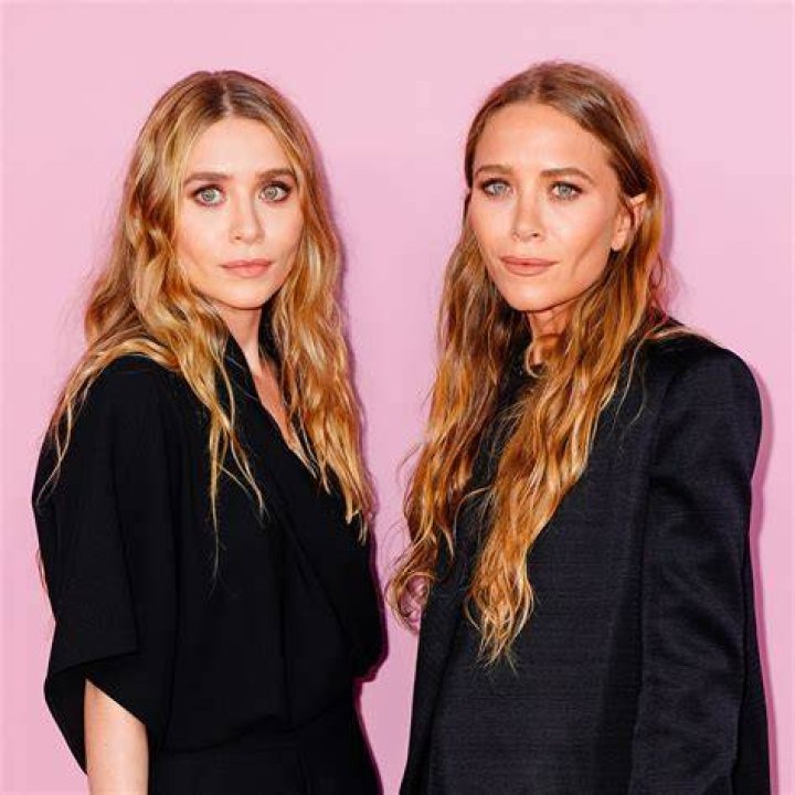 See Elizabeth Olsen in Emmys Dress Designed by Sisters Mary-Kate and Ashley