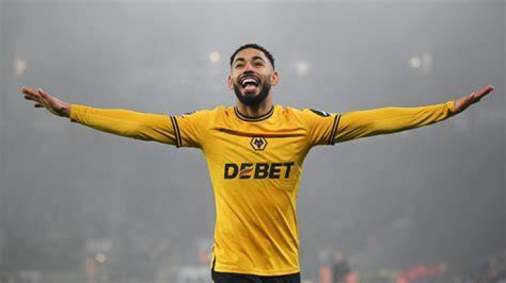 Sofiane Alakouch's Net worth, Salary, Professional Career, Personal life, Bio, Age, Height, Stats, FIFA22