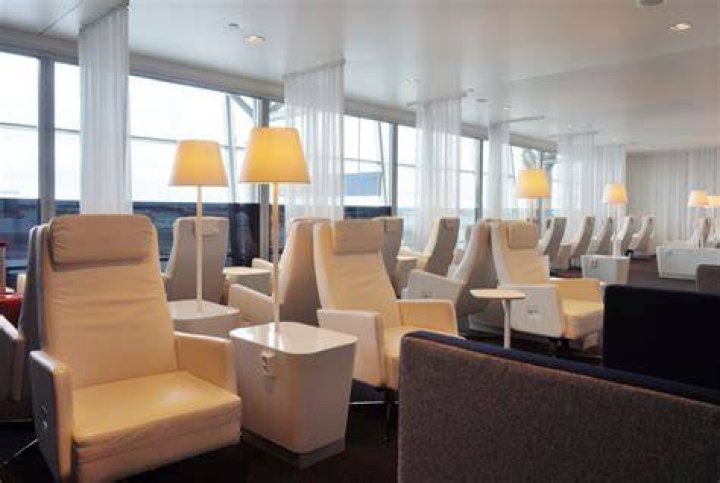 The 15 Sumptuous Airport Lounges You Wish Were Your Final Destination